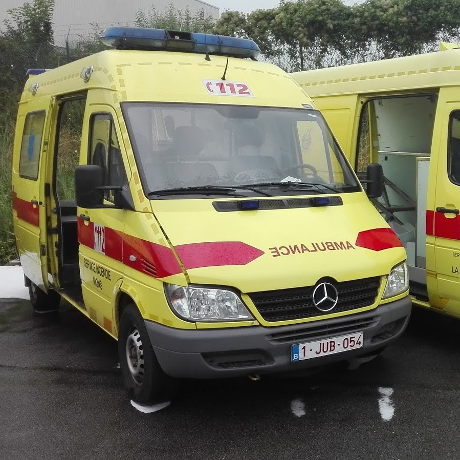 Vente de matériel déclassé : Ambulances Mercedes